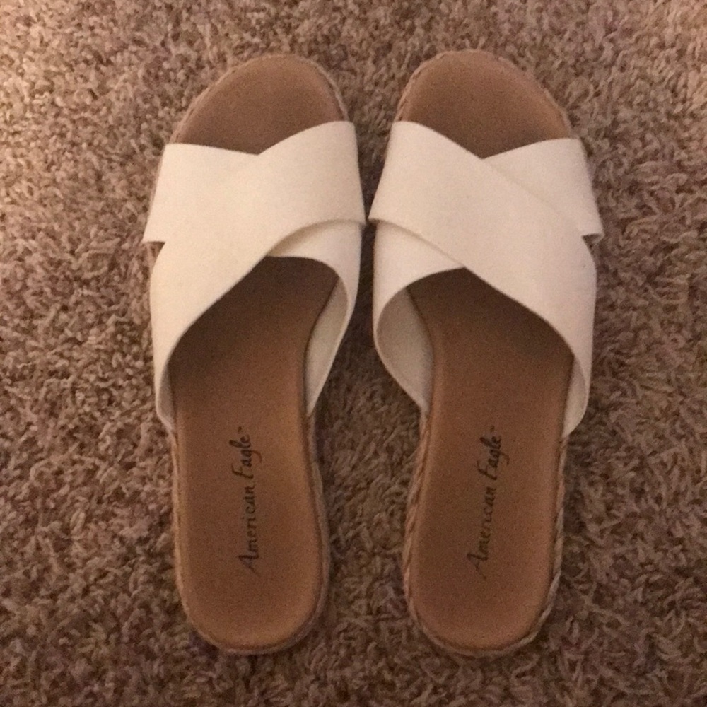 American Eagle Size 8 white sandals